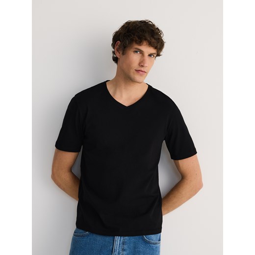 Reserved - T-shirt slim z dekoltem V - czarny ze sklepu Reserved w kategorii T-shirty męskie - zdjęcie 185889065