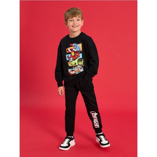 Sinsay - Komplet dzianinowy Avengers - czarny - id: 610FF-99X - marki Sinsay - 185895065 Sinsay - Komplet dzianinowy Avengers - czarny ze sklepu Sinsay w kategorii Komplety chłopięce - zdjęcie 185895065