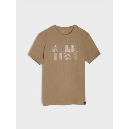 Sinsay - Bawełniana koszulka regular fit z napisem - brązowy ze sklepu Sinsay w kategorii T-shirty męskie - zdjęcie 185895169