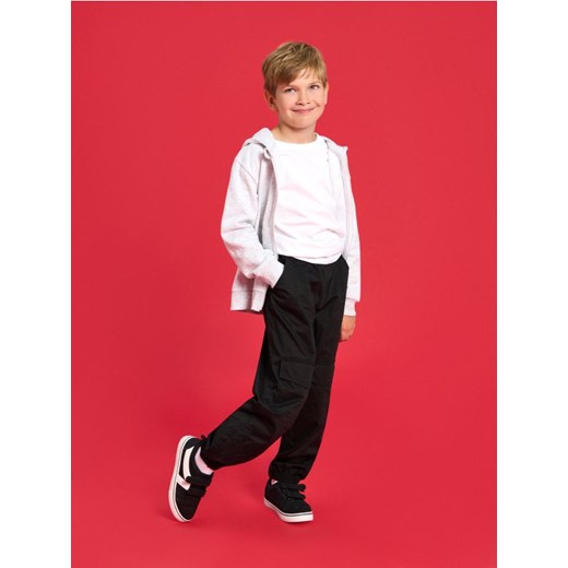 Sinsay - Jeansy z kieszeniami na kolanach - czarny Sinsay 134 (8-9 l) Sinsay