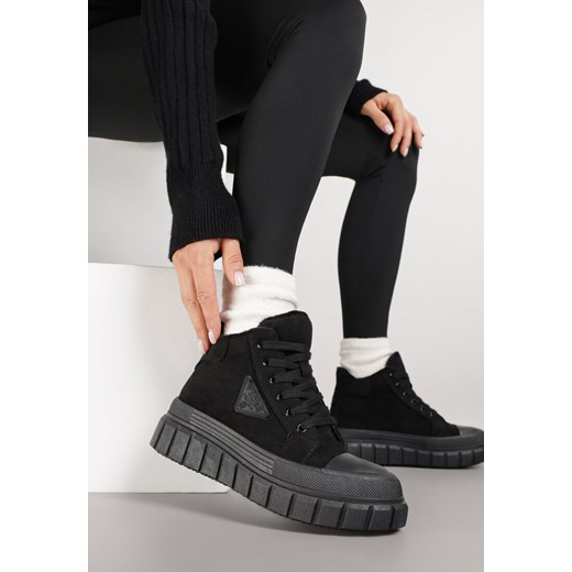 Czarne Botki Vices w Stylu Traperów z Grubą Tłoczoną Podeszwą z Ozdobą Alurriva ze sklepu born2be.pl w kategorii Botki - zdjęcie 185898065