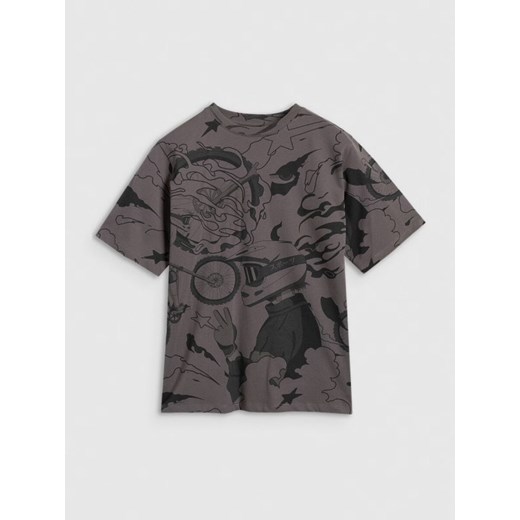 Chłopięcy t-shirt oversize z nadrukiem 4F 4FJRAW25TTSHM3063 - szary ze sklepu Sportstylestory.com w kategorii T-shirty chłopięce - zdjęcie 185900176