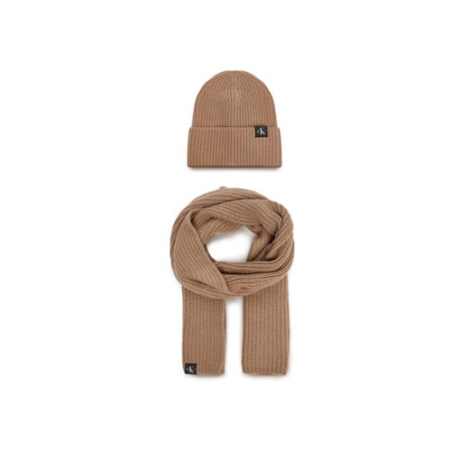 Zestaw Szalik i Czapka Calvin Klein Jeans Monogram Rib Scarf Beanie Set IU0IU00638 Brązowy ze sklepu eobuwie.pl w kategorii Komplety czapka i szalik damskie - zdjęcie 185908547