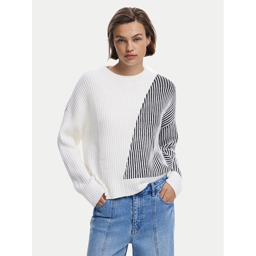 Desigual Sweter Nome 25WWJF26 Biały Regular Fit ze sklepu MODIVO w kategorii Swetry damskie - zdjęcie 185913309