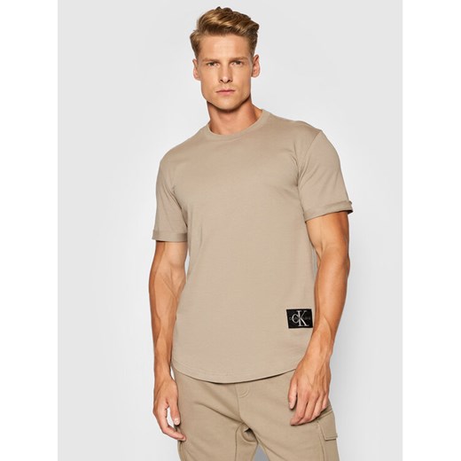 Calvin Klein Jeans T-Shirt Essential J30J315319 Szary Regular Fit ze sklepu MODIVO w kategorii T-shirty męskie - zdjęcie 185913517