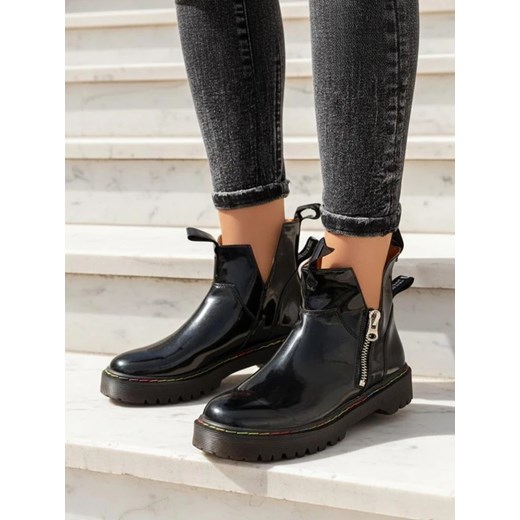 Royalfashion Czarne lakierowane botki damskie z suwakiem Odeta ze sklepu royalfashion.pl w kategorii Workery damskie - zdjęcie 185923428