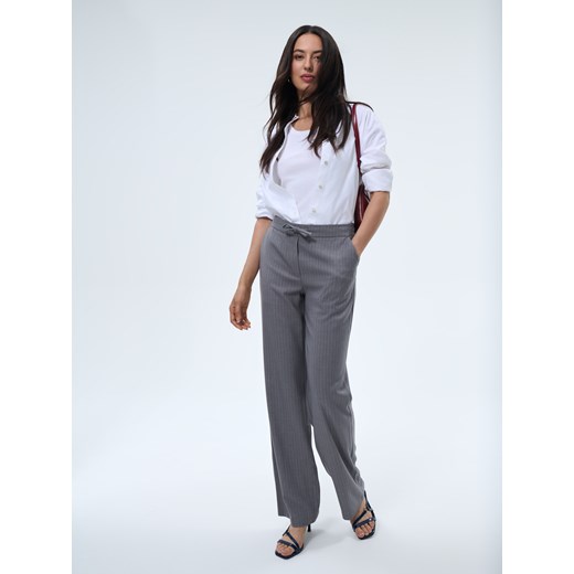 Mohito - Szare spodnie z szeroką nogawką - szary ze sklepu Mohito w kategorii Spodnie damskie - zdjęcie 185927267