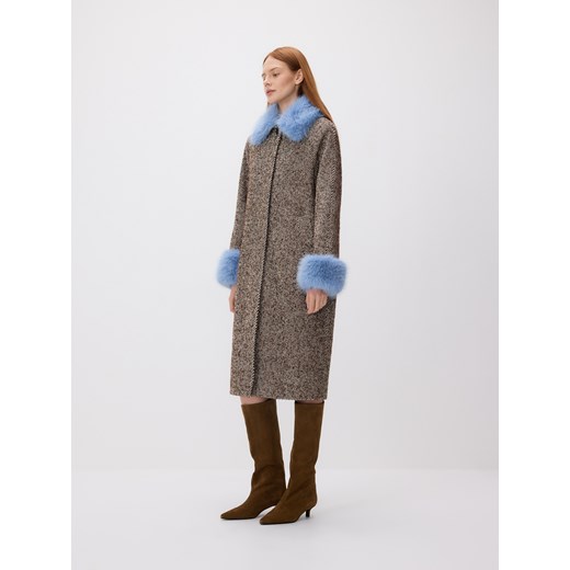 Reserved - Długi płaszcz z futerkiem - wielobarwny ze sklepu Reserved w kategorii Płaszcze damskie - zdjęcie 185928348