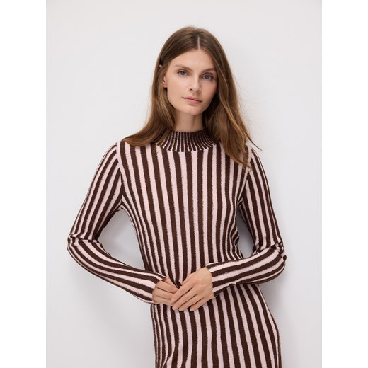 Reserved - Sweter w prążki - ciemnobrązowy - id: 086IT-89X - marki Reserved - 185929616 Reserved - Sweter w prążki - ciemnobrązowy ze sklepu Reserved w kategorii Swetry damskie - zdjęcie 185929616