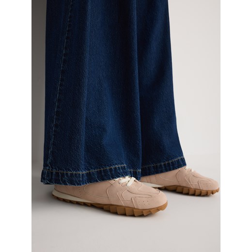 Reserved - Sneakersy z imitacji zamszu - pastelowy róż ze sklepu Reserved w kategorii Buty sportowe damskie - zdjęcie 185929748