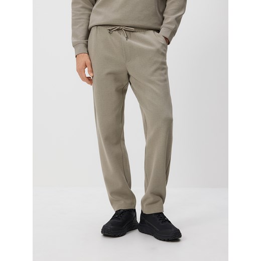 Reserved - Spodnie jogger straight - beżowy ze sklepu Reserved w kategorii Spodnie męskie - zdjęcie 185930996