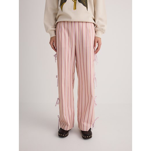 Reserved - Spodnie w paski - wielobarwny ze sklepu Reserved w kategorii Spodnie damskie - zdjęcie 185932367