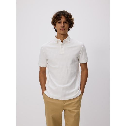Reserved - Strukturalne polo regular fit - złamana biel ze sklepu Reserved w kategorii T-shirty męskie - zdjęcie 185933148