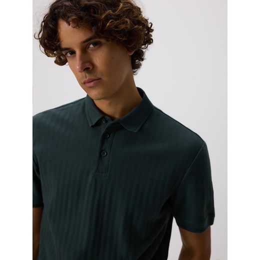 Reserved - Strukturalne polo regular fit - ciemnozielony - id: 273EF-79X - marki Reserved - 185933156 Reserved - Strukturalne polo regular fit - ciemnozielony ze sklepu Reserved w kategorii T-shirty męskie - zdjęcie 185933156