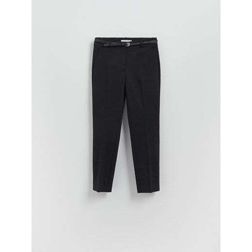 Reserved - Spodnie cygaretki z paskiem - czarny ze sklepu Reserved w kategorii Spodnie damskie - zdjęcie 185933737