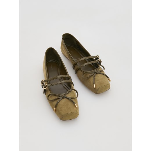 Reserved - Baleriny z paskami - oliwkowy Reserved 42 Reserved