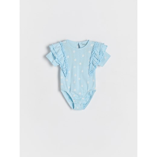 Reserved - Bawełniane body z falbanami - jasnoniebieski - id: 4445S-05X - marki Reserved - 185937439 Reserved - Bawełniane body z falbanami - jasnoniebieski ze sklepu Reserved w kategorii Odzież dla niemowląt - zdjęcie 185937439
