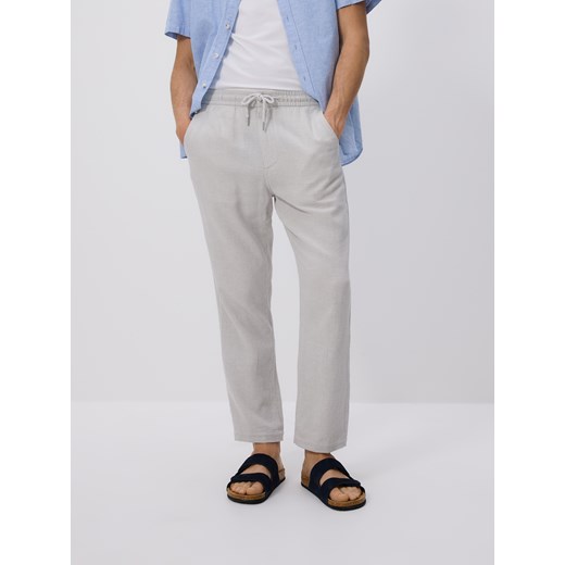 Reserved - Spodnie carrot z lnem - jasnoszary ze sklepu Reserved w kategorii Spodnie męskie - zdjęcie 185939849