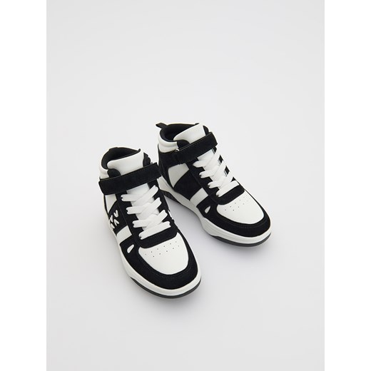 Reserved - Sneakersy z łączonych materiałów - biały ze sklepu Reserved w kategorii Buty zimowe dziecięce - zdjęcie 185939995