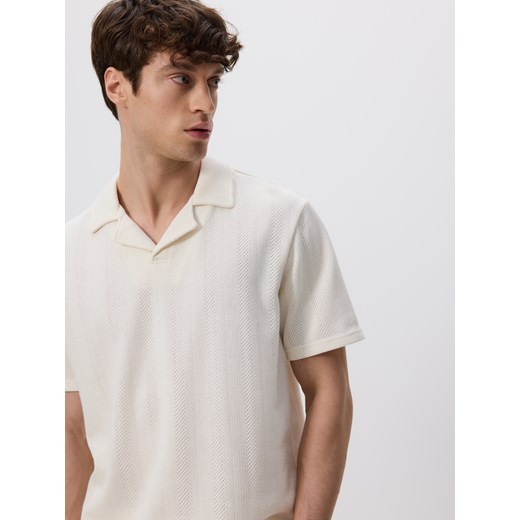 Reserved - Strukturalne polo comfort fit - złamana biel ze sklepu Reserved w kategorii T-shirty męskie - zdjęcie 185940115
