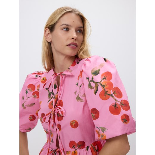 Reserved - Wiązana bluzka z baskinką - różowy ze sklepu Reserved w kategorii Bluzki damskie - zdjęcie 185940168