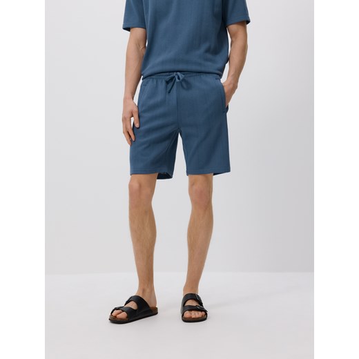 Reserved - Strukturalne szorty regular - granatowy ze sklepu Reserved w kategorii Spodenki męskie - zdjęcie 185941508