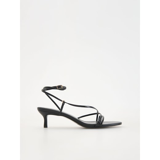 Reserved - Sandały z paskami - czarny ze sklepu Reserved w kategorii Sandały damskie - zdjęcie 185941515