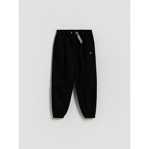 Reserved - Bawełniane spodnie jogger - czarny - id: 624FM-99X - marki Reserved - 185941529 Reserved - Bawełniane spodnie jogger - czarny ze sklepu Reserved w kategorii Spodnie chłopięce - zdjęcie 185941529