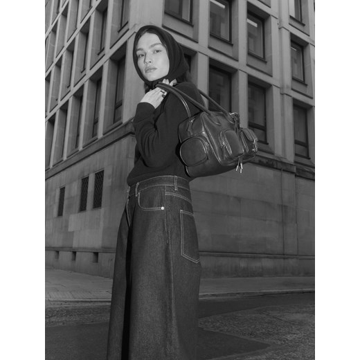 Reserved - Torebka na ramię z zawieszką - brązowy ze sklepu Reserved w kategorii Kuferki - zdjęcie 185941666