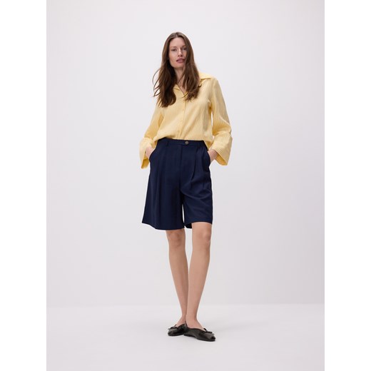 Reserved - Szorty bermudy z zakładkami - granatowy ze sklepu Reserved w kategorii Szorty - zdjęcie 185943575