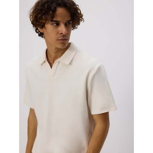 Reserved - Strukturalne polo comfort fit - złamana biel ze sklepu Reserved w kategorii T-shirty męskie - zdjęcie 185943917