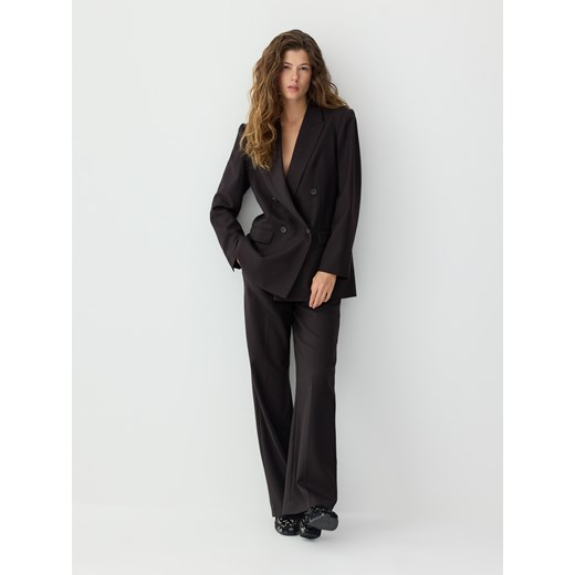 Reserved - Spodnie z wełną - ciemnobrązowy ze sklepu Reserved w kategorii Spodnie damskie - zdjęcie 185943996