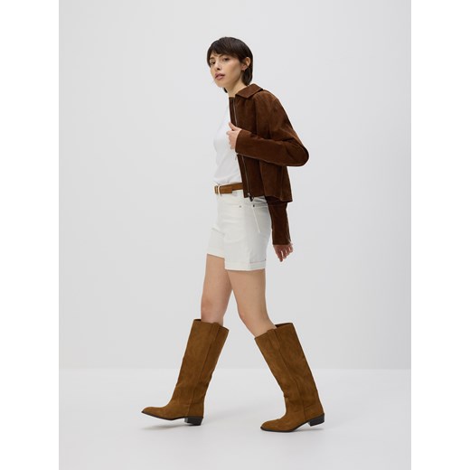 Reserved - Jeansowe szorty z podwiniętymi nogawkami - biały ze sklepu Reserved w kategorii Szorty - zdjęcie 185944706