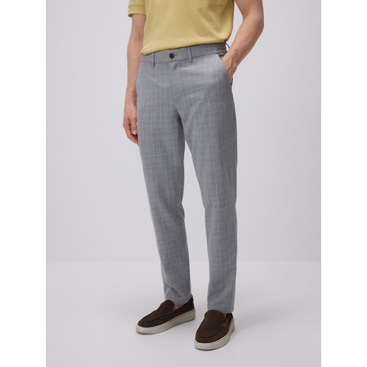 Reserved - Spodnie chino slim z wiskozą - szary ze sklepu Reserved w kategorii Spodnie męskie - zdjęcie 185944816