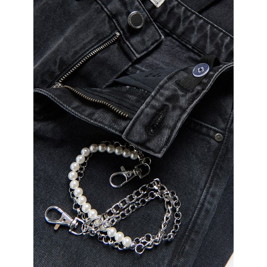 Reserved - Jeansy straight z łańcuszkiem - czarny Reserved 128 (7-8 lat) Reserved