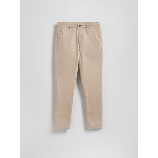 Reserved - Bawełniane spodnie chino slim - beżowy ze sklepu Reserved w kategorii Spodnie męskie - zdjęcie 185945799