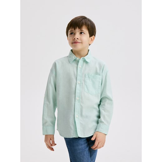 Reserved - Koszula oversize z domieszką lnu - jasnozielony - id: 8970X-07X - marki Reserved - 185947135 Reserved - Koszula oversize z domieszką lnu - jasnozielony ze sklepu Reserved w kategorii Koszule chłopięce - zdjęcie 185947135