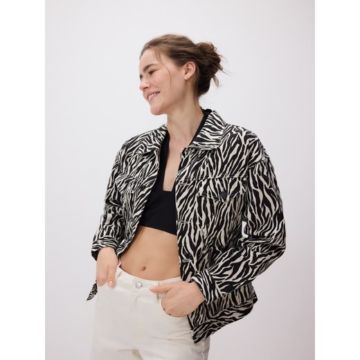 Reserved - Jeansowa kurtka ze zwierzęcym wzorem - wielobarwny ze sklepu Reserved w kategorii Kurtki damskie - zdjęcie 185947837