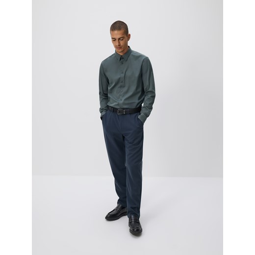 Reserved - Spodnie chino slim z wiskozą - granatowy ze sklepu Reserved w kategorii Spodnie męskie - zdjęcie 185948895