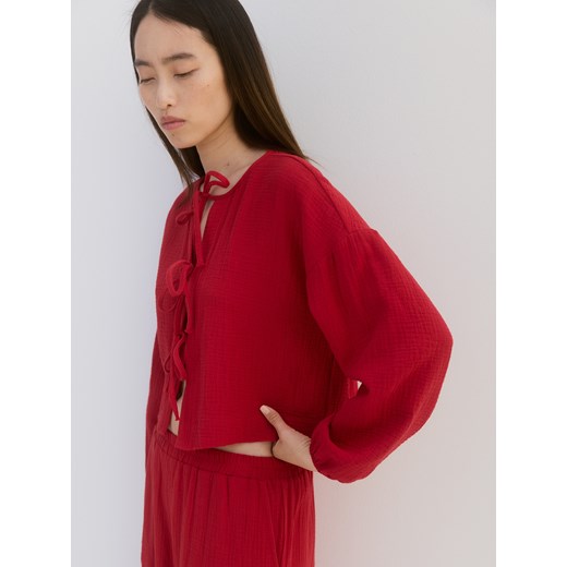 Reserved - Muślinowa bluzka z wiązaniami - czerwony ze sklepu Reserved w kategorii Bluzki damskie - zdjęcie 185949758
