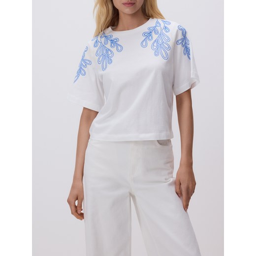 Reserved - T-shirt z haftem - złamana biel ze sklepu Reserved w kategorii Bluzki damskie - zdjęcie 185949999