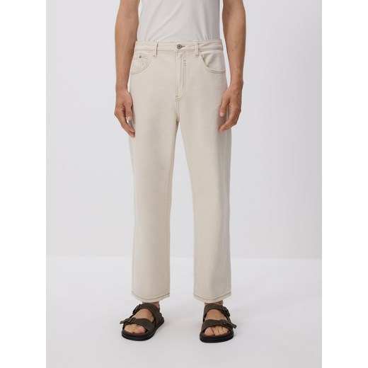 Reserved - Jeansy straight leg - złamana biel ze sklepu Reserved w kategorii Jeansy męskie - zdjęcie 185951029