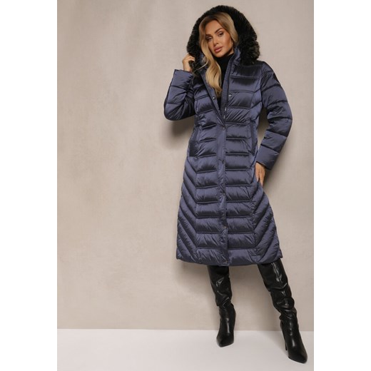 Granatowa Długa Kurtka Zimowa z Pikowanymi Przeszyciami i Odpinanym Kapturem z Futerkiem Tinnelia ze sklepu renee.pl w kategorii Kurtki damskie - zdjęcie 185953616