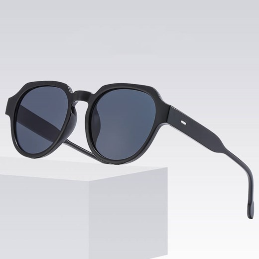 Okulary przeciwsłoneczne z filtrem UV400 STL28 czarne + akcesoria ze sklepu Stylion w kategorii Okulary przeciwsłoneczne damskie - zdjęcie 185965299