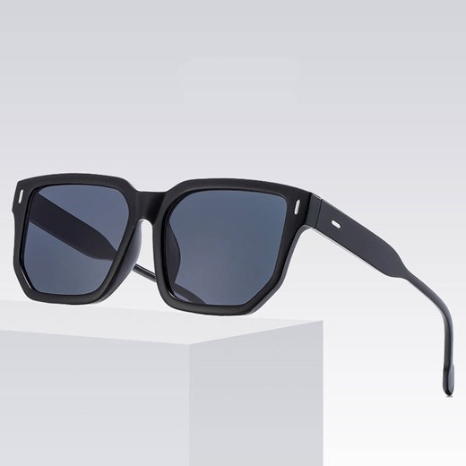 Okulary przeciwsłoneczne z filtrem UV400 STL43 czarne + akcesoria ze sklepu Stylion w kategorii Okulary przeciwsłoneczne męskie - zdjęcie 185965325
