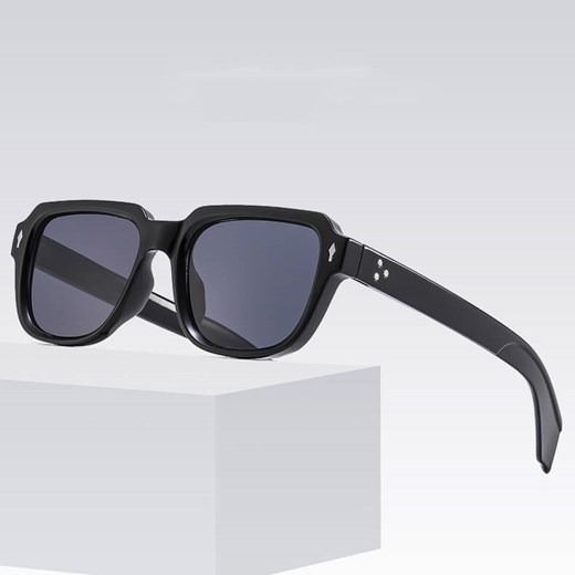 Okulary przeciwsłoneczne z filtrem UV400 STL27 czarne + akcesoria ze sklepu Stylion w kategorii Okulary przeciwsłoneczne męskie - zdjęcie 185965417