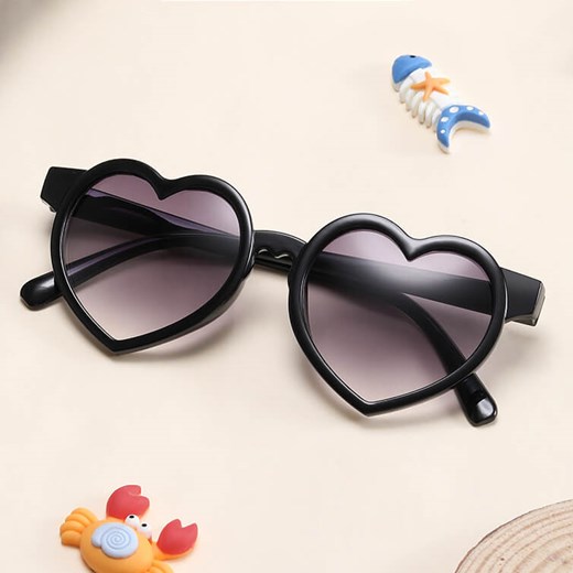Okulary przeciwsłoneczne dla dziewczynki Serce STKD-03 czarne - id: 9428 - marki Stylion - 185966129 Okulary przeciwsłoneczne dla dziewczynki Serce STKD-03 czarne ze sklepu Stylion w kategorii Okulary przeciwsłoneczne dziecięce - zdjęcie 185966129