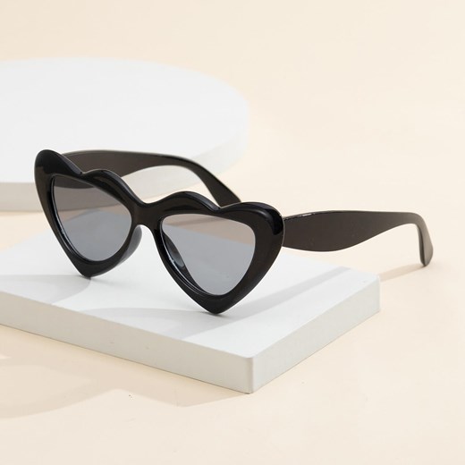 Okulary przeciwsłoneczne dla dziewczynki Serce STKD-09 czarne - id: 9448 - marki Stylion - 185966149 Okulary przeciwsłoneczne dla dziewczynki Serce STKD-09 czarne ze sklepu Stylion w kategorii Okulary przeciwsłoneczne dziecięce - zdjęcie 185966149