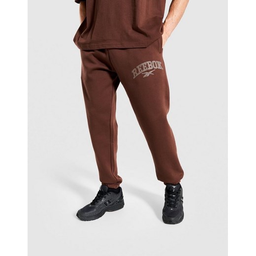 REEBOK SPODNIE PHILLIP VARSITY ze sklepu JD Sports  w kategorii Spodnie męskie - zdjęcie 185973295