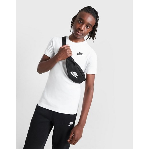 NIKE T-SHIRT K NSW TEE EMB FUTURA LBR BOY ze sklepu JD Sports  w kategorii T-shirty chłopięce - zdjęcie 185973348